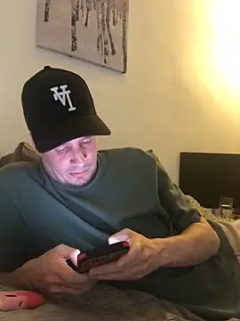 Snapshot of shyandchilling chatting on May 17, 2026, 6:04 pm shyandchilling online show from May 17, 2026, 6:04 pm