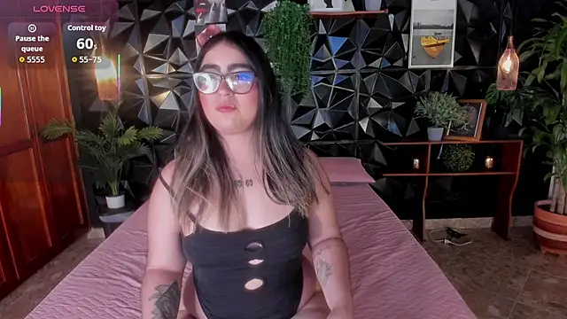 April  foxx online show from October 6, 2025, 4:15 pm