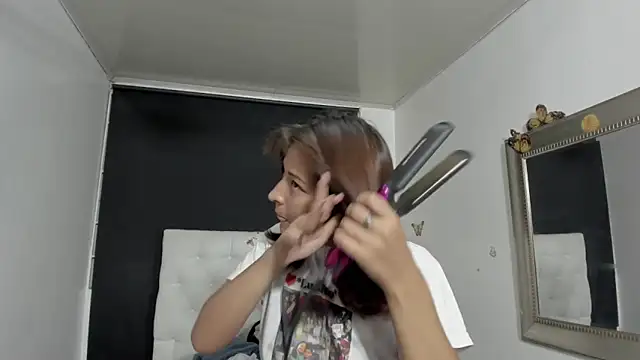 evelynesex online show from February 10, 2026, 4:27 am