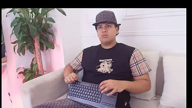 Naim Bennetsex online show from November 3, 2025, 6:31 pm