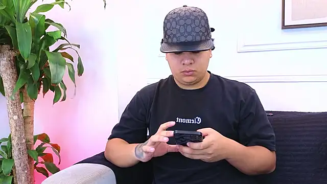 Naim Bennetsex online show from February 4, 2026, 6:36 pm