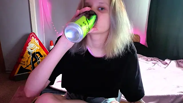 Snapshot of Elieiza_xo chatting on May 15, 2026, 9:27 am Elieiza xo online show from May 15, 2026, 9:27 am