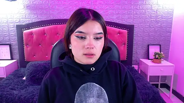 Natalie loffreda online show from October 22, 2025, 2:56 am