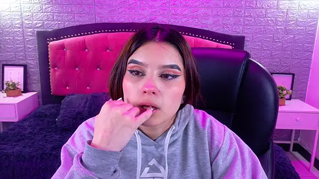 Natalie loffreda online show from November 20, 2025, 3:07 am