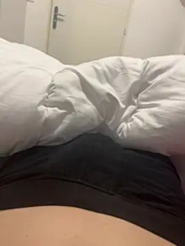 enzoyoungbisex online show from February 13, 2026, 8:38 pm