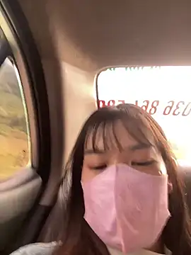 PhanHaa online show from November 7, 2025, 1:38 am