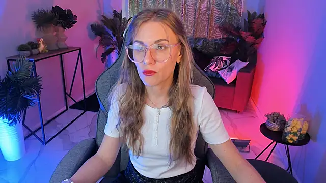 VanessaMates online show from October 6, 2025, 8:01 am