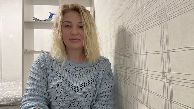 Blondie xoxoxo online show from September 17, 2025, 9:22 am