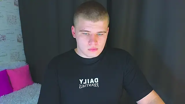 Snapshot of kittenmurr chatting on October 7, 2025, 3:53 pm kittenmurr online show from October 7, 2025, 3:53 pm