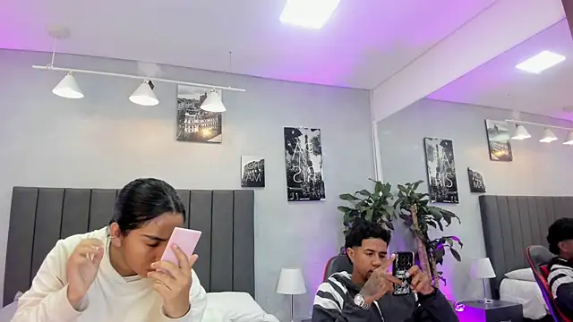 violet and myers online show from November 18, 2025, 11:25 am