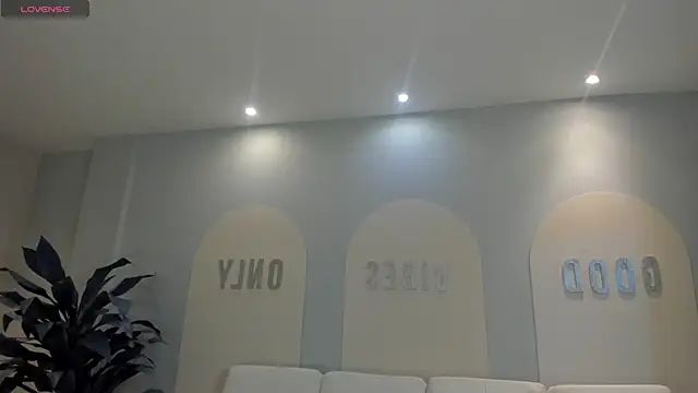 NataliaGaret online show from April 3, 2026, 10:46 am