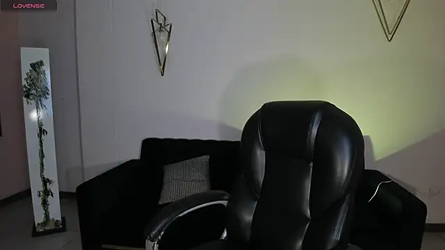 LizzCooper online show from November 25, 2025, 3:28 am