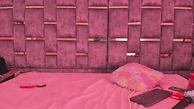 Mitsury foxx online show from September 24, 2025, 5:11 am