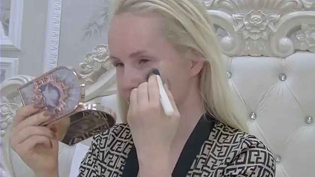 Snapshot of EllieFrosty_ chatting on February 24, 2026, 9:02 pm EllieFrosty online show from February 24, 2026, 9:02 pm