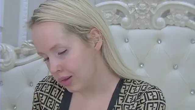 Snapshot of EllieFrosty_ chatting on April 18, 2026, 10:10 pm EllieFrosty online show from April 18, 2026, 10:10 pm