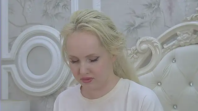 Snapshot of EllieFrosty_ chatting on May 19, 2026, 8:15 pm EllieFrosty online show from May 19, 2026, 8:15 pm