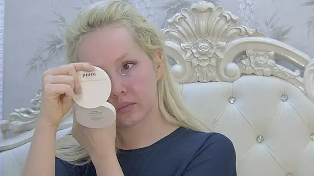 Snapshot of EllieFrosty_ chatting on May 28, 2026, 12:30 am EllieFrosty online show from May 28, 2026, 12:30 am