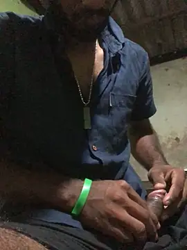 kavi1q1 online show from March 13, 2026, 11:44 pm