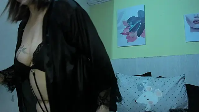 AtheneaArbelaez  online show from September 17, 2025, 12:51 pm