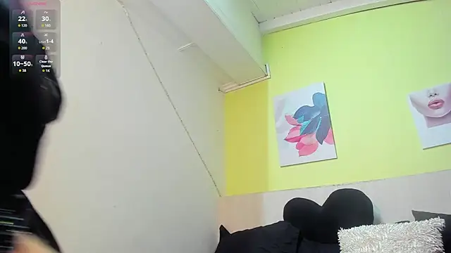 AtheneaArbelaez  online show from November 5, 2025, 8:20 pm