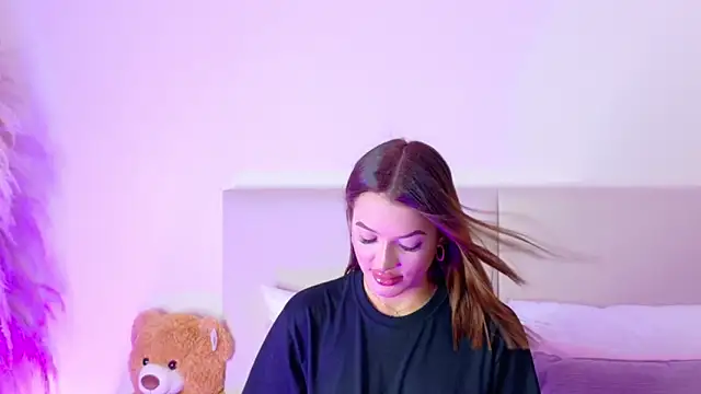 Bella-taylorr online show from October 7, 2025, 2:14 pm