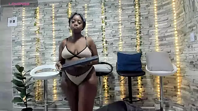 Snapshot of eroticgirls_xx chatting on October 16, 2025, 11:00 am eroticgirls xx online show from October 16, 2025, 11:00 am