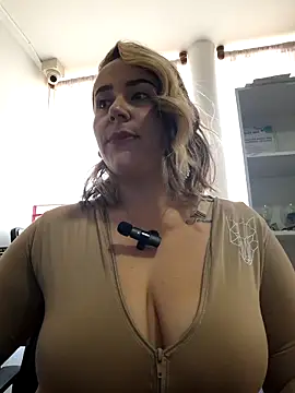 Snapshot of CurvyLust_x chatting on September 11, 2025, 3:23 pm CurvyLust x online show from September 11, 2025, 3:23 pm
