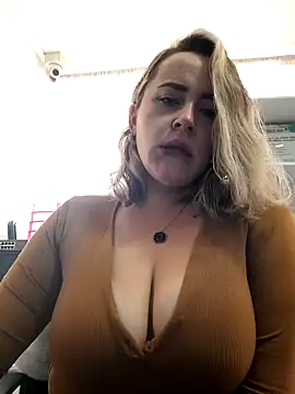 Snapshot of CurvyLust_x chatting on September 18, 2025, 2:41 pm CurvyLust x online show from September 18, 2025, 2:41 pm
