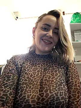 Snapshot of CurvyLust_x chatting on September 23, 2025, 2:31 pm CurvyLust x online show from September 23, 2025, 2:31 pm