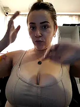 Snapshot of CurvyLust_x chatting on October 10, 2025, 3:44 pm CurvyLust x online show from October 10, 2025, 3:44 pm