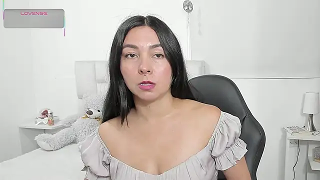 Snapshot of Ms_milarose chatting on April 8, 2026, 12:32 am Ms milarose online show from April 8, 2026, 12:32 am