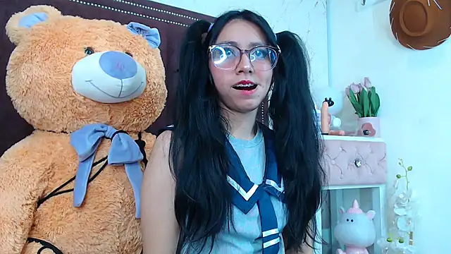 VioletxBloom online show from October 9, 2025, 6:11 am