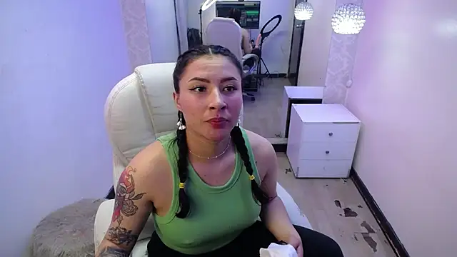 Snapshot of nicolee_8 chatting on September 18, 2025, 4:03 am nicolee 8 online show from September 18, 2025, 4:03 am