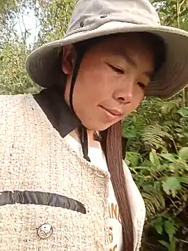 quynhkoolbae online show from April 14, 2026, 1:11 am