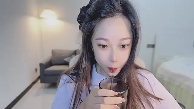 Snapshot of Maymay_ chatting on October 18, 2025, 11:05 pm Maymay online show from October 18, 2025, 11:05 pm