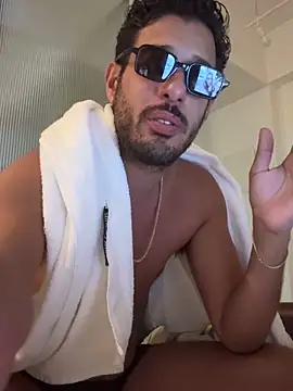 Snapshot of husbandandwifetobe chatting on October 10, 2025, 10:14 am husbandandwifetobe online show from October 10, 2025, 10:14 am