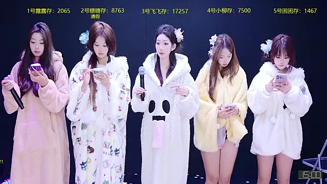 CrazyGirl-888 online show from October 28, 2025, 2:31 pm