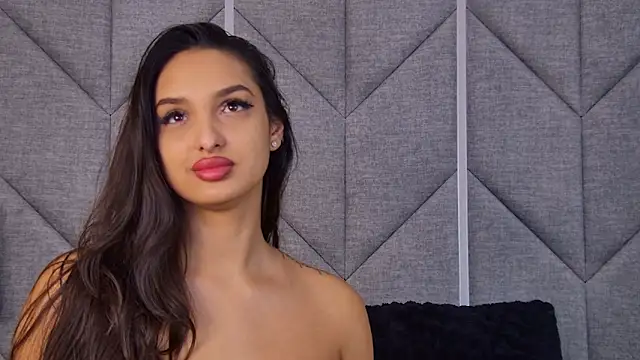 Snapshot of Kimberlymav chatting on December 22, 2025, 5:15 am Kimberlymav online show from December 22, 2025, 5:15 am