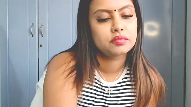 Indian GlowingMiax online show from September 28, 2025, 10:42 am