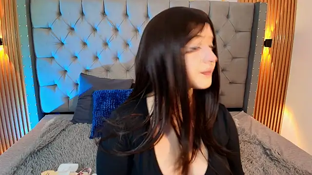 Suxan White  online show from March 26, 2026, 12:11 pm