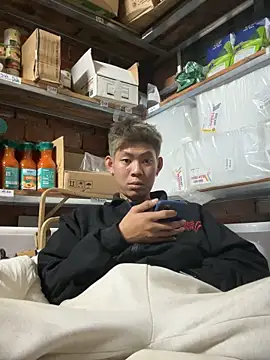 linh21107 online show from November 22, 2025, 8:24 am