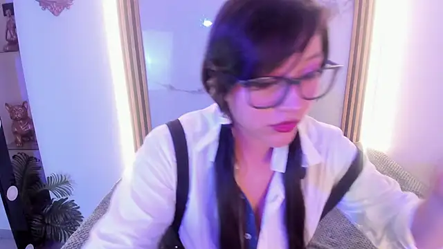 Skye bluee  online show from October 3, 2025, 3:03 am