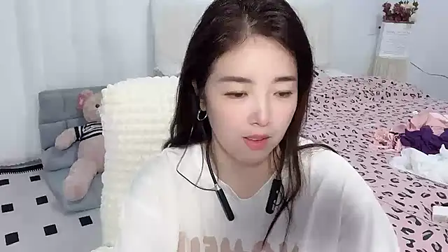 Xiali-166 online show from October 26, 2025, 3:56 am