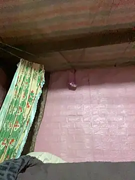 milo bae online show from December 5, 2025, 2:20 am