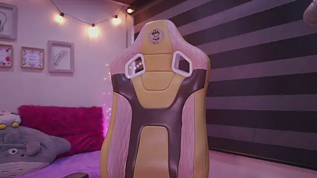 Lana Dreams  online show from November 13, 2025, 10:19 pm