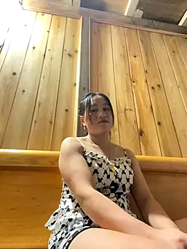 phungtiti online show from October 10, 2025, 12:59 pm