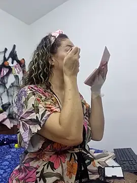 Nina vallon online show from October 17, 2025, 10:40 am