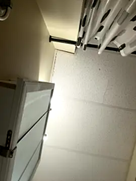 Snapshot of Kingstrokezxx chatting on November 16, 2025, 12:33 pm Kingstrokezxx online show from November 16, 2025, 12:33 pm