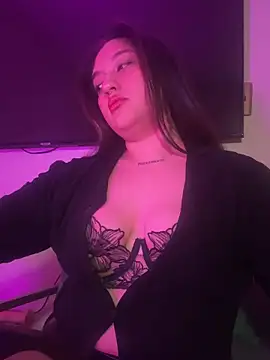 smokemilv online show from October 28, 2025, 4:38 am