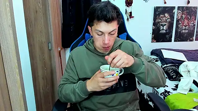 javiersexymann online show from February 18, 2025, 8:36 pm